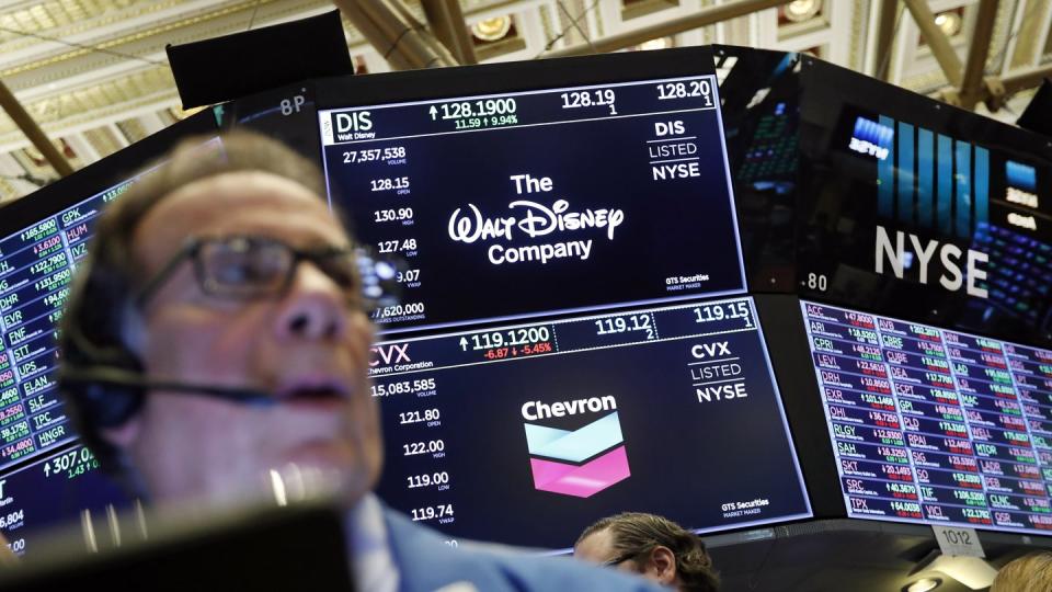 Das Logo der Walt Disney Company auf einem Bildschirm der New Yorker Börse. Mit seinem Marvel-Epos «Avengers» knackt der Konzern derzeit Rekorde. Foto: Richard Drew/AP