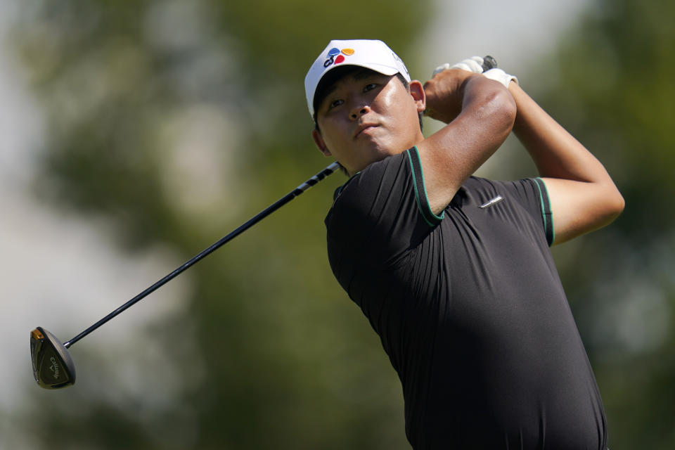 FILE - Si Woo Kim watches his shot on the ninth tee during the second round of the BMW Championship golf tournament at Wilmington Country Club, Friday, Aug. 19, 2022, in Wilmington, Del. Si Woo Kim will compete on the International team at the Presidents Cup beginning Thursday, Sept. 22.(AP Photo/Julio Cortez, File)