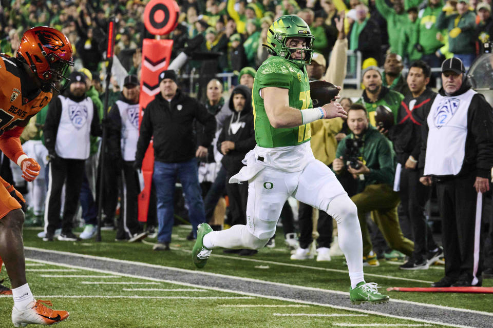 Oregon quarterback Bo Nix (10) scores a touchdown during the first half against Oregon State. (Troy Wayrynen-USA TODAY Sports)