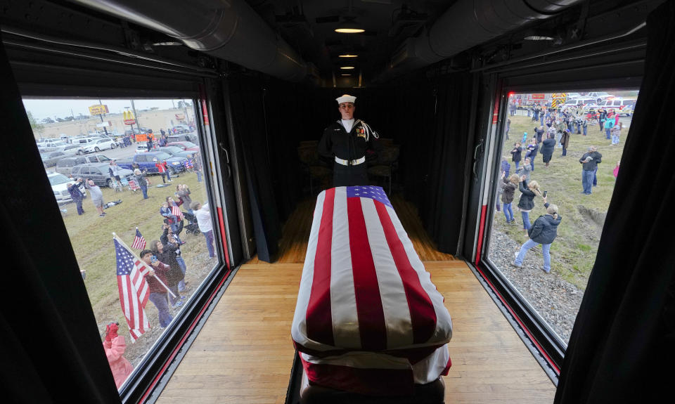 The flag-draped casket of former President George H.W. Bush passes through Magnolia, Texas, Thursday, Dec. 6, 2018, along the route from Spring to College Station, Texas. (Photo: David J. Phillip, Pool/AP)