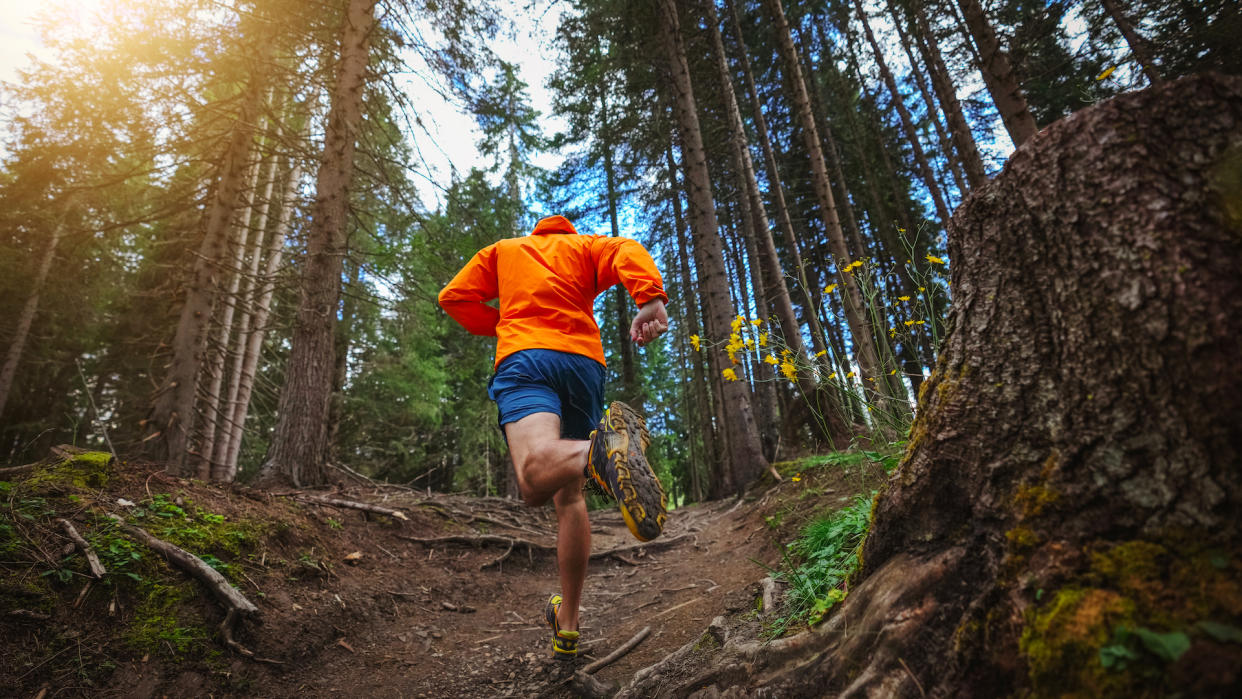  Man trail running on mountain: the Dolomites – pacing tips for trail running 