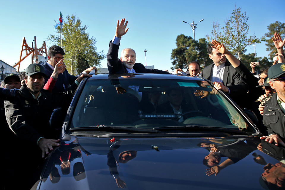Iranian Foreign Minister Mohammad Javad Zarif, who is also Iran's top nuclear negotiator, waves to his well wishers upon arrival at the Mehrabad airport in Tehran, Iran, from Lausanne, Switzerland, Friday, April 3, 2015.  (AP Photo/Ebrahim Noroozi)