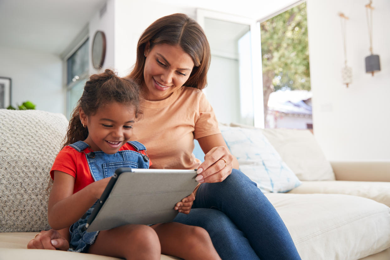 Padres que crían hijos inteligentes siempre evitan estas cuatro frases / Getty Images