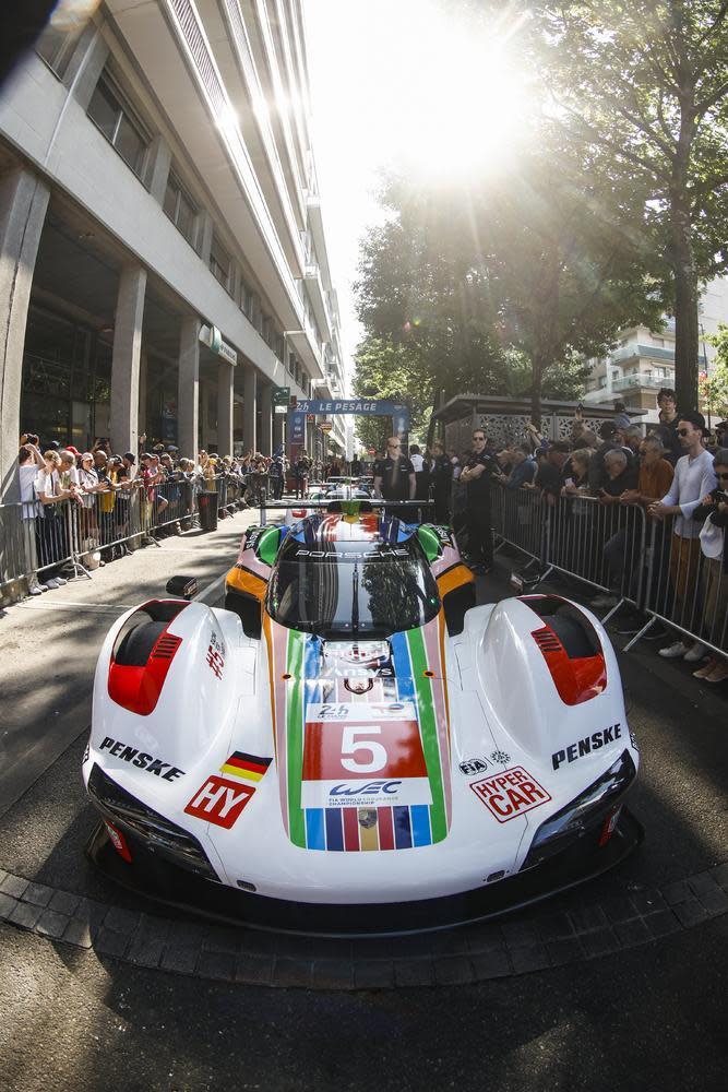今年的利曼24 小時耐力賽，保時捷Porsche Penske Motorsport的三輛保時捷 963 賽車以特殊塗裝現身。