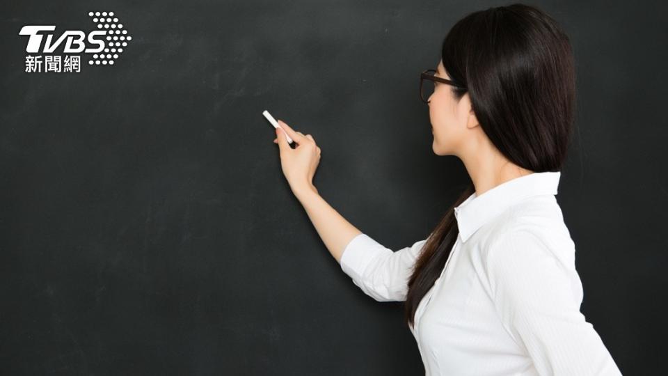 女老師利用教師之便，對學生伸魔爪。（示意圖／shutterstock達志影像）