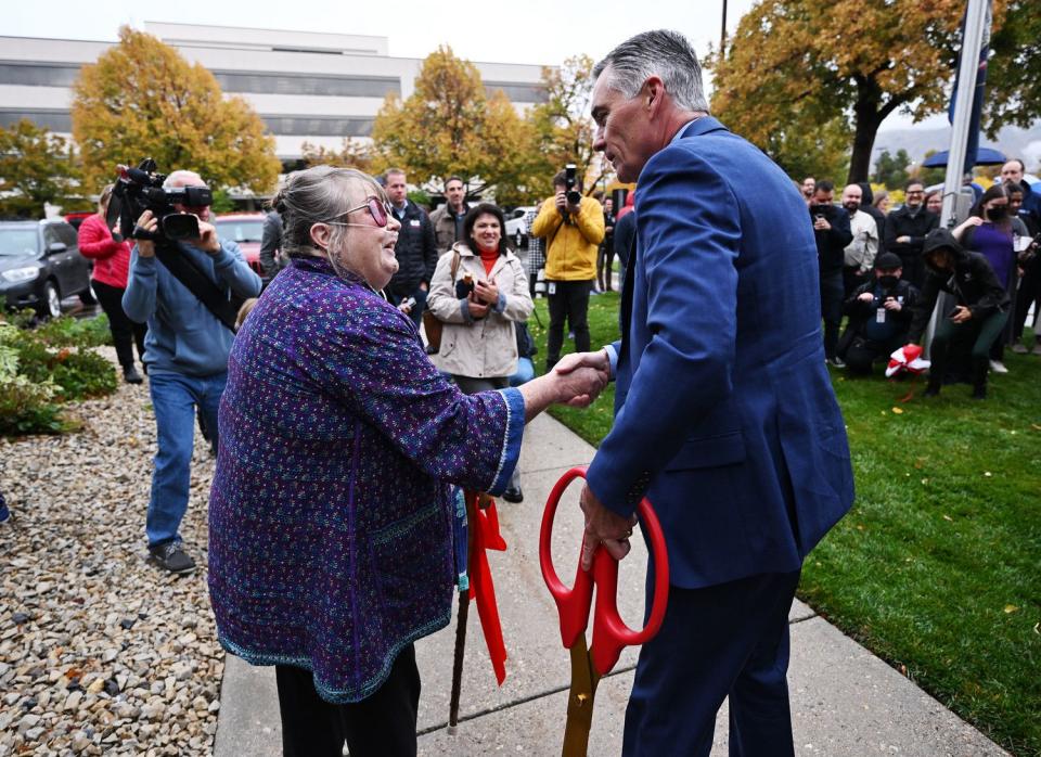 Kat Firzlaff talks with Dr. Mike Good, CEO of University of Utah Health, at a program and ribbon-cutting to celebrate the University of Utah Health’s new Rose Park Population Health Center on Thursday. Firzlaff is a patient at the center.