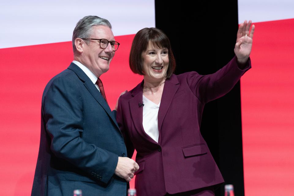 Prime minister Keir Starmer congratulates Chancellor Rachel Reeves after she spoke at the Labor Party conference. (LI)