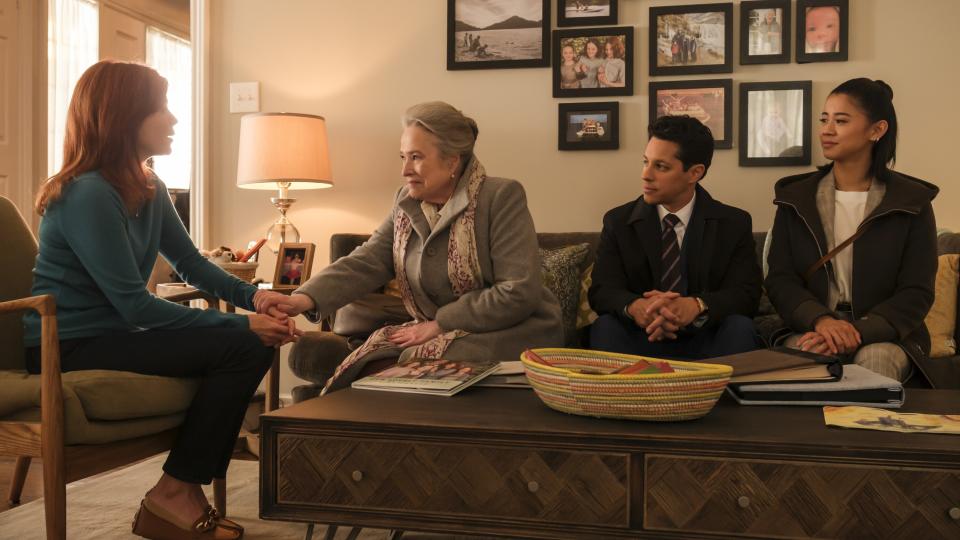 Nicole de Boer as Carlin, Kathy Bates as Madeline Matlock, David Del Rio as Billy Martinez and Leah Lewis as Sarah Yang sitting in a living room in Matlock