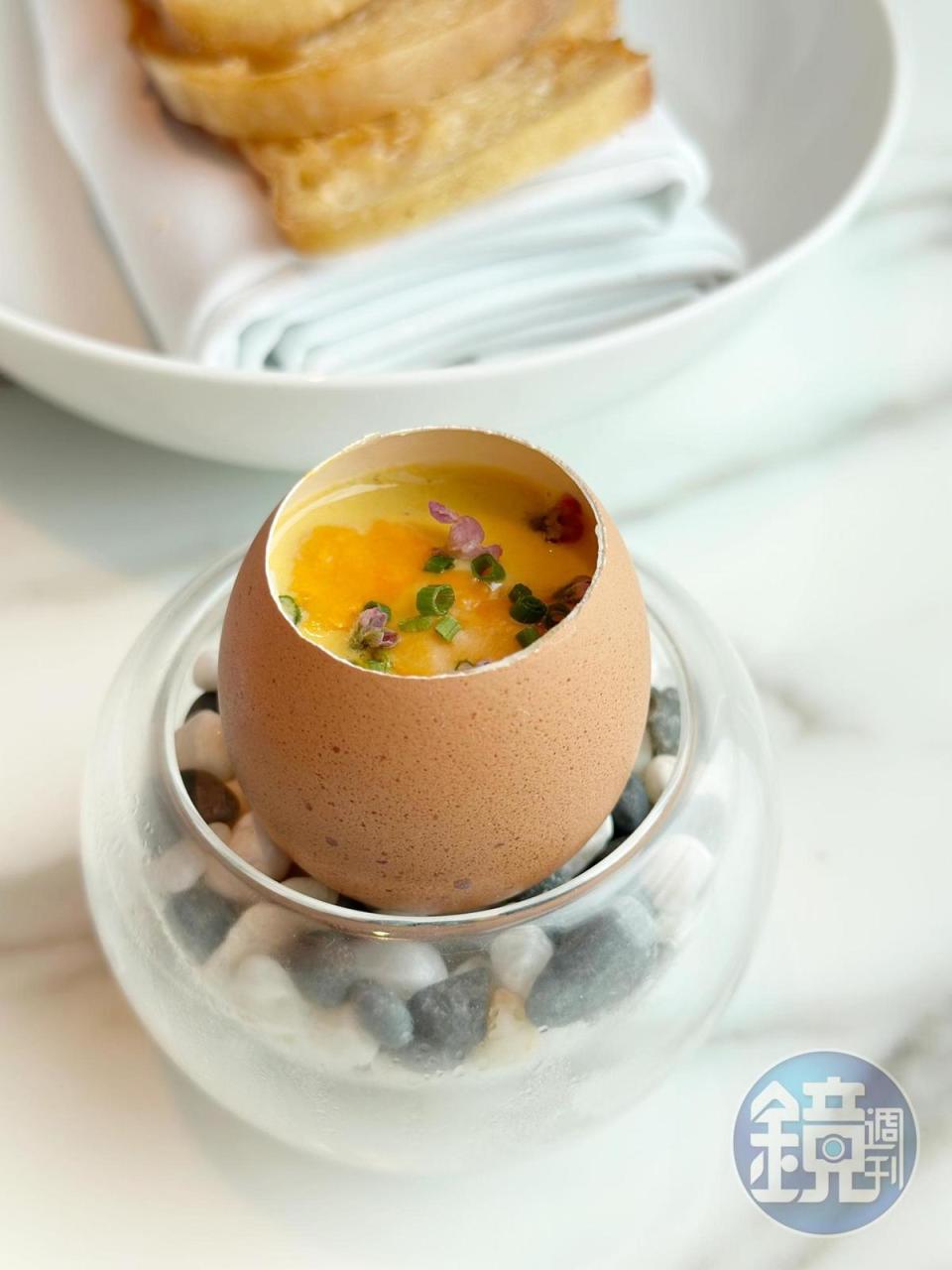 充滿海膽鮮美的豪華燉蛋「北海道馬糞海膽燉蛋」不僅美味顏值也高。
