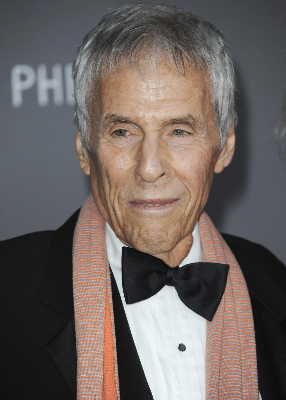 ARCHIVO- Burt Bacharach llega a la celebración por el 10o aniversario de la Sala Walt Disney de la Orquesta Filarmónica de Los Angeles el 30 de septiembre de 2013 en Los Angeles. Bacharach murió el 8 de febrero de 2023 en su casa en Los Angeles, dijo su publicista. Tenía 94 años. (Foto Richard Shotwell/Invision/AP, archivo)