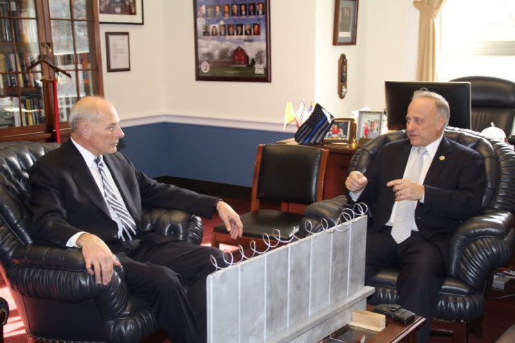 Rep. Steve King, right, shows off his border-wall model to Gen. John Kelly before Kelly took office as secretary of homeland security. (Photo: Twitter.com/SteveKingIA)