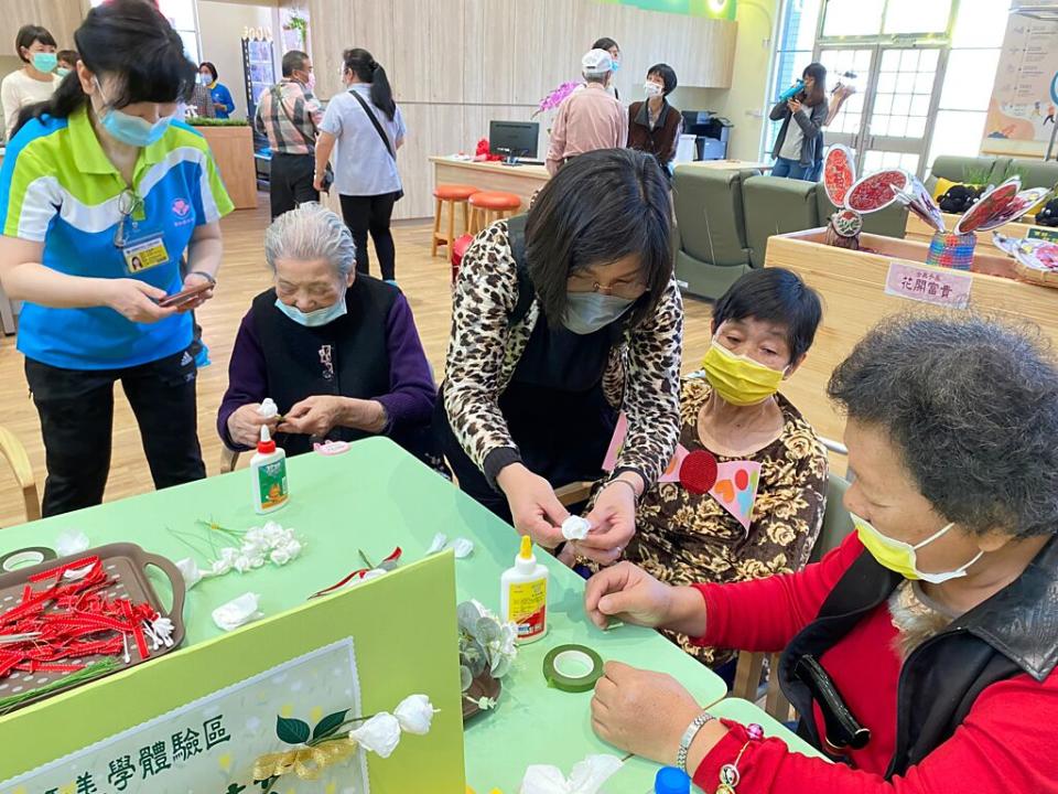 銀行業者建議，做好健康、舒壓和投資理財規劃，就能享受自在的退休生活。圖／本報資料照片