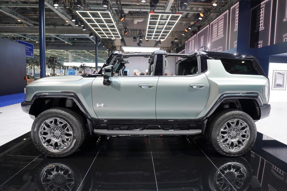 SHANGHAI, CHINA - NOVEMBER 6, 2022 - A Hummer EV pure electric SUV at the China International Import Expo in Shanghai, China, November 6, 2022. (Photo credit should read CFOTO/Future Publishing via Getty Images)