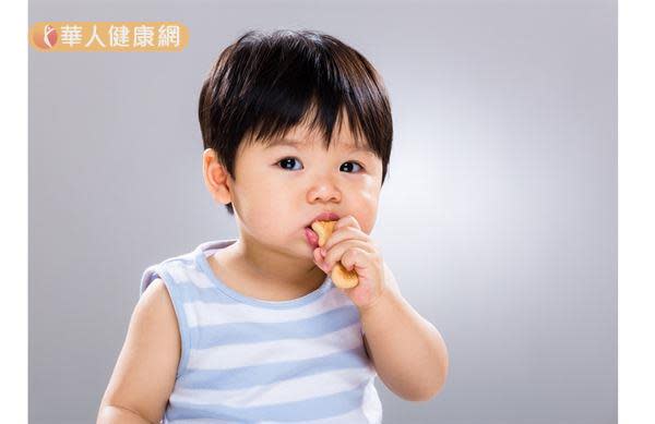 零食讓小孩變胖、過敏　潛藏窒息危機