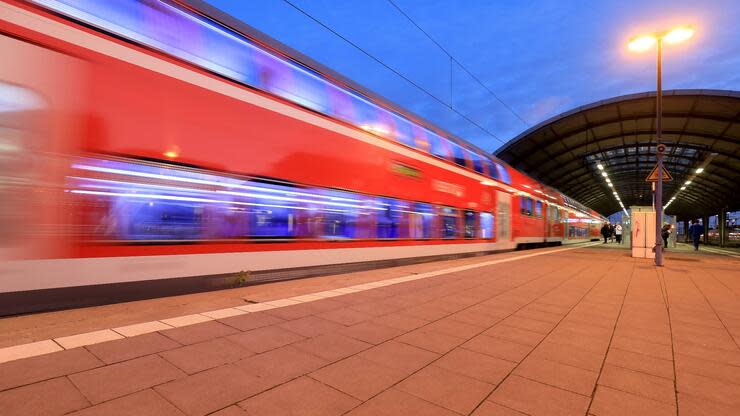 Der Staatskonzern befördert täglich Millionen Menschen. Foto: dpa