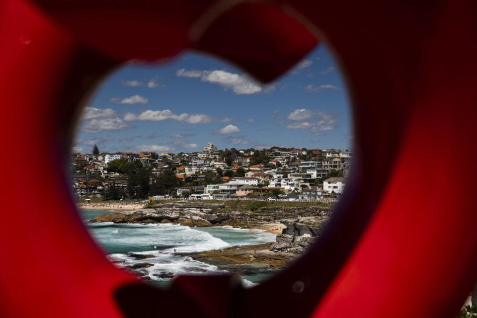 Residential homes stand along the coastline near Bronte beach in Sydney, Australia, on Saturday Nov. 9, 2019. (Photographer: Brent Lewin/Bloomberg)