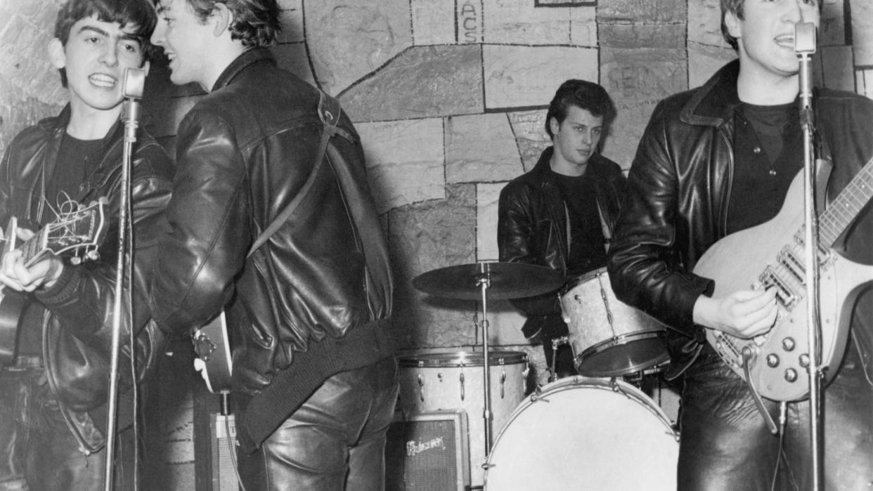 beatles performing at the cavern club