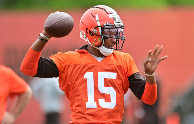 Browns QB Josh Dobbs takes teammates on field trip to NASA's Glenn