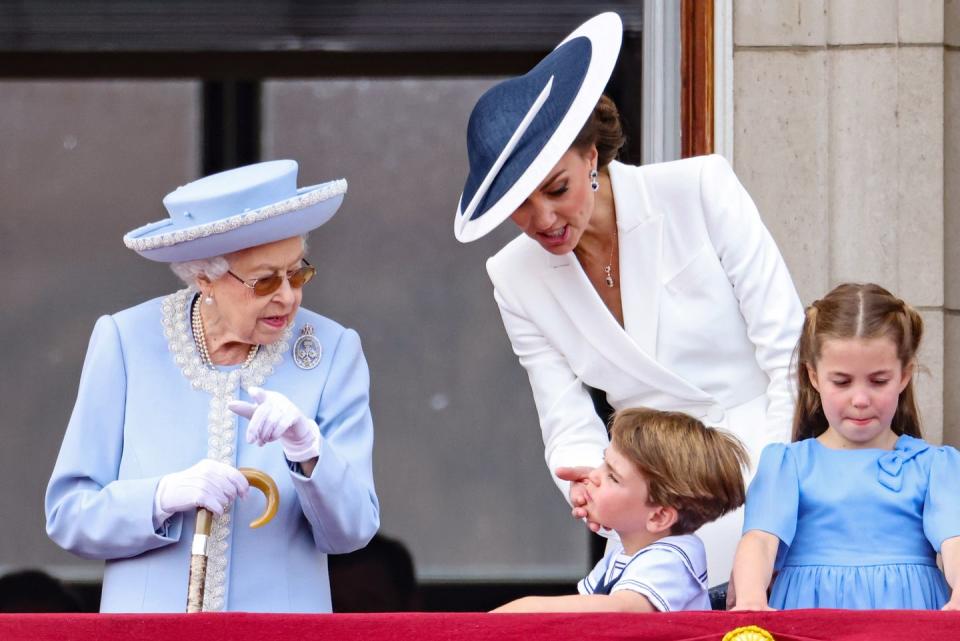 A Lip Reader Revealed What the Royals Said During Their Balcony Appearance