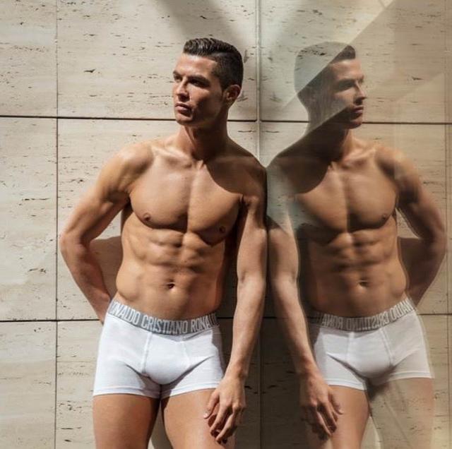 Cristiano Ronaldo alborota a con estas fotos en bóxers; míralo