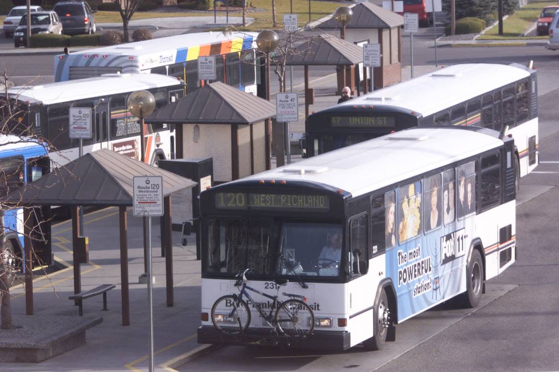 Ben Franklin Transit has hired a new general manager, Rachelle Glazier, the executive director of transportation operations for TriMet in Portland, Ore.