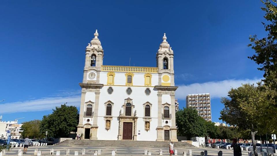 Iglesia de Nossa Senhora do Carmo, en Faro, capital del Algarve.