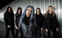 Arch Enemy (neues Album: "Deceivers") "wuchten ihren Zuhörern einen brachialen Endzeitsound um die Ohren, der durch das Gebrüll und Gegrunze der umtriebigen Frontfrau eine einzigartige Note bekommt. Alissa White-Gluz ist zum Star avanciert, ohne die Klischees zu erfüllen. (Bild: Century Media Records/Katja Kuhl)