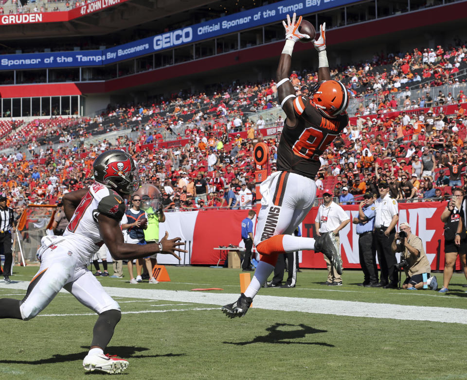 <p>Cleveland Browns tight end David Njoku (85) pulls in a 15-yard touchdown reception in front of Tampa Bay Buccaneers defensive back Isaiah Johnson (39) during the second half of an NFL football game Sunday, Oct. 21, 2018, in Tampa, Fla. (AP Photo/Mark LoMoglio) </p>