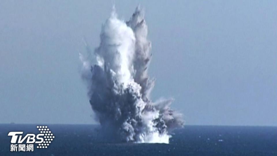 北韓無人核潛艇成功試爆產生的巨大水花。（圖／達志影像美聯社）
