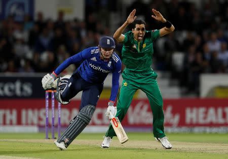 Britain Cricket - England v Pakistan - Fourth One Day International - Headingley - 1/9/16 Pakistan's Umar Gul appeals as England's Jonny Bairstow runs past Action Images via Reuters / Lee Smith Livepic