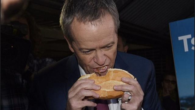 Bill Shorten came under fire for his unusual snag eating technique. Source: Twitter