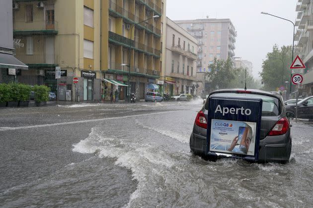 <a href="https://www.parismatch.com/Actu/Environnement/Inondations-en-Sicile-des-scenes-d-apocalypse-1766043#xtor=AL-23" rel="nofollow noopener" target="_blank" data-ylk="slk:Retrouvez toutes les photos sur ParisMatch.com;elm:context_link;itc:0;sec:content-canvas" class="link ">Retrouvez toutes les photos sur ParisMatch.com</a>