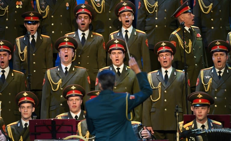 Russia's Army Choir for first time crash