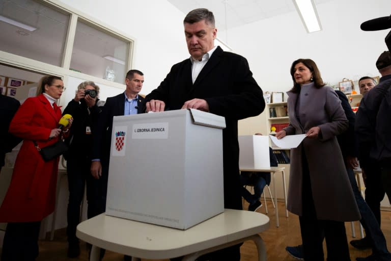 The Constitutional Court had warned Zoran Milanovic that he could only stand in the election if he quit as president (STRINGER)