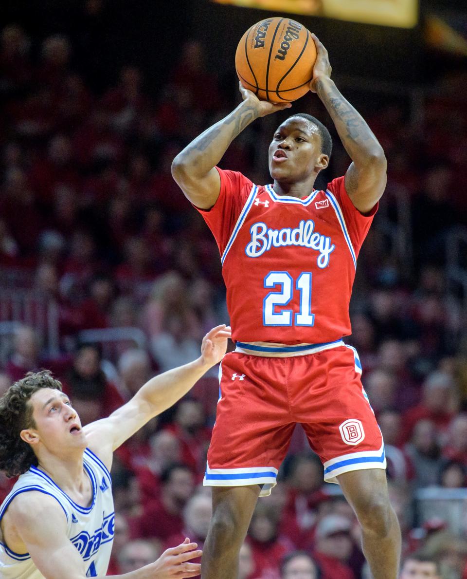 Bradley's Duke Deen (21) puts up a shot over Drake's Conor Enright in the first half Sunday, Feb. 26, 2023 at Carver Arena. The Braves defeated the Bulldogs 73-61.