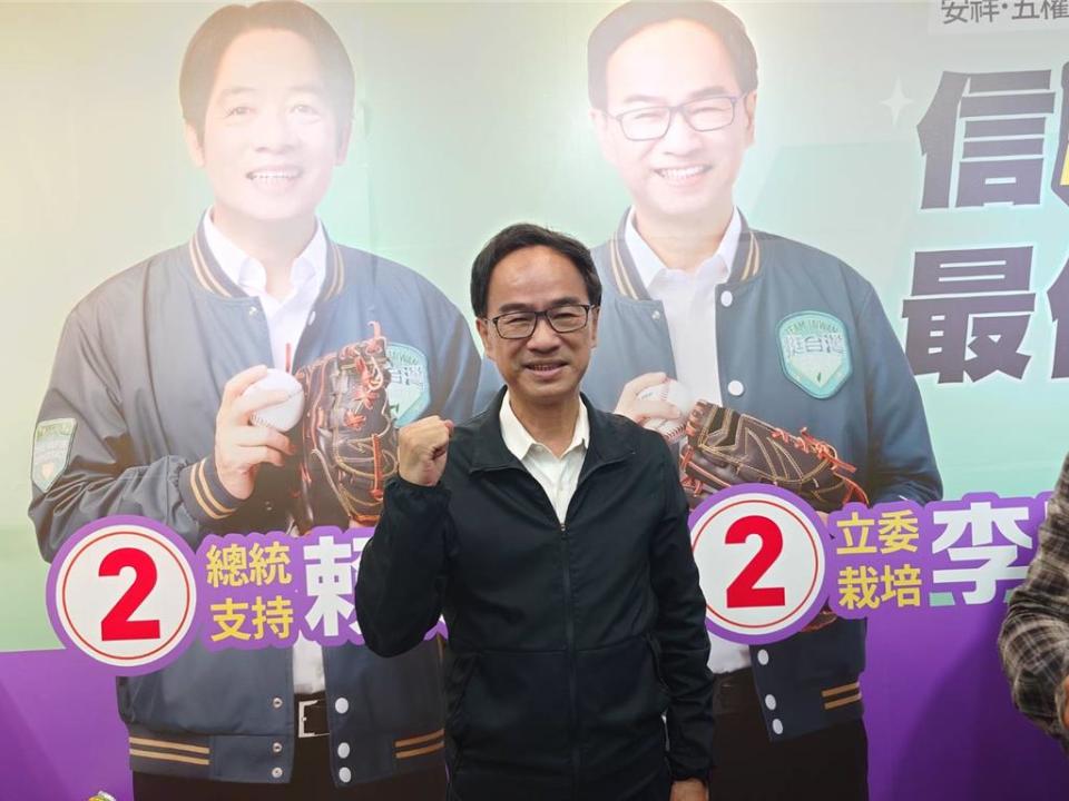 李昆澤競選總部晚間自行宣布當選，李昆澤現身競選總部感謝支持者。（任義宇攝）