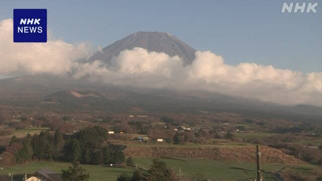 不僅富士山上異常和暖，山下的地區本月也錄得破紀錄高溫。   （NHK 網站圖片）