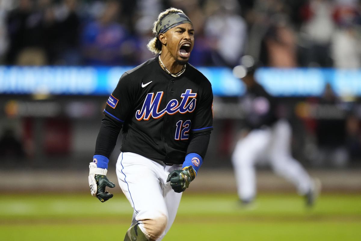 Cardinals rookie gets back 1st-hit ball after Mets' Alonso throws it into  the stands - NBC Sports