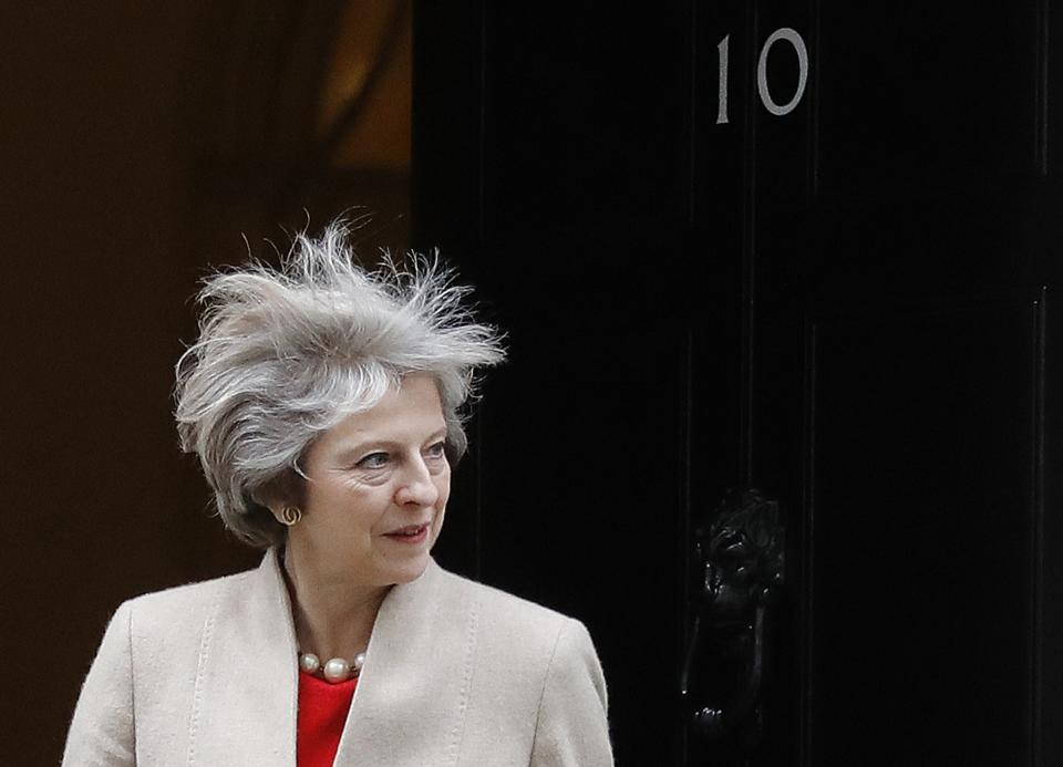 <p>Theresa May wartet am 13. Januar 2017 vor der Downing Street 10 auf die Ankunft des neuseeländischen Premierministers. (Bild: AP Photo/Frank Augstein) </p>