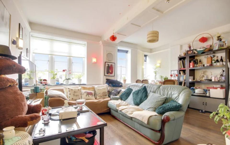 News Shopper: This living room looks like a bit of a fire hazard...