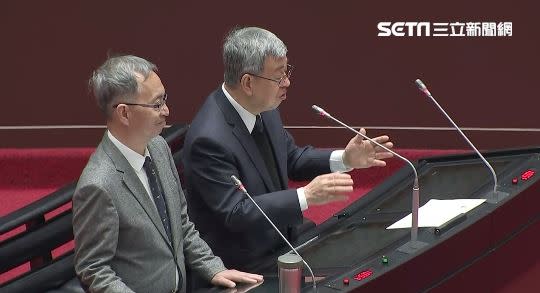 衛福部長薛瑞元（左）出席立院施政報告及備詢。（圖／資料照片）