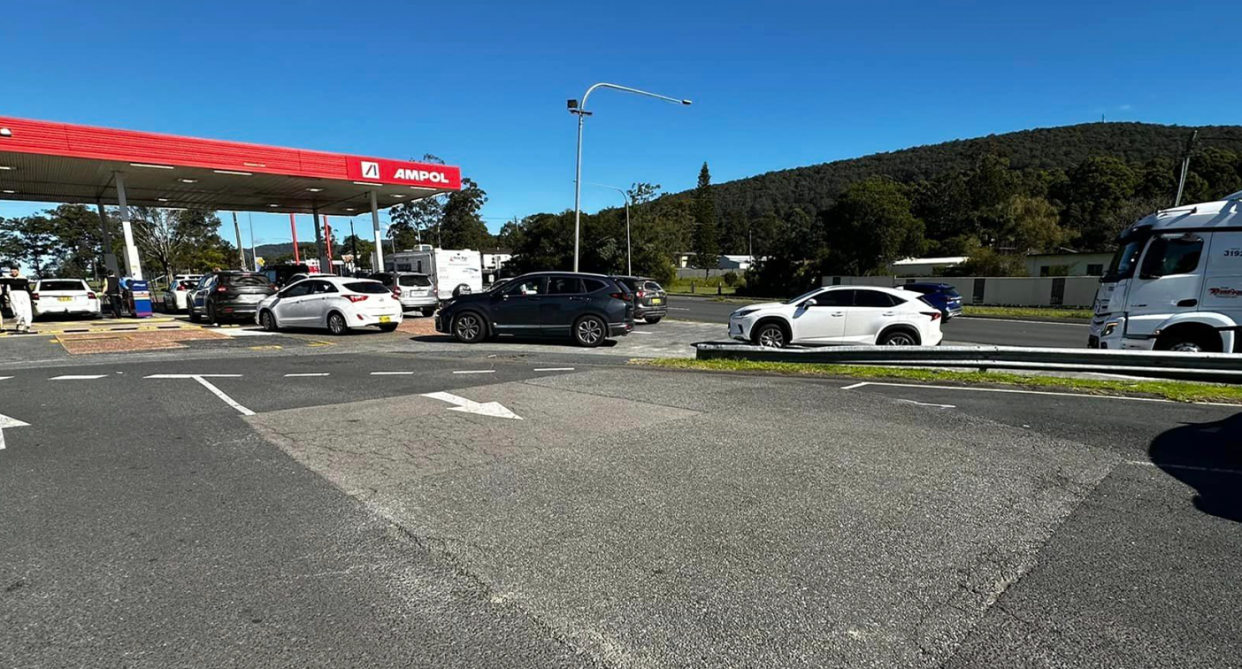 Queues for petrol at a service station in NSW, as a driver 'disproves' the idea that EV charging stations are lagging. 