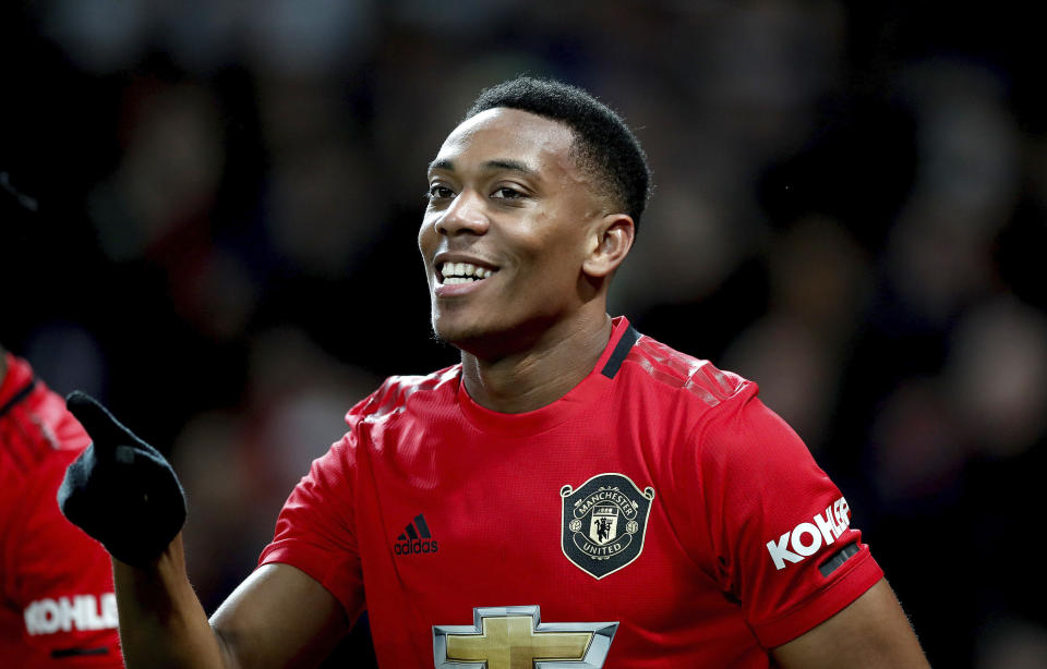 Anthony Martial, del Manchester United, celebra tras anotar ante el Norwich, el sábado 11 de enero de 2020 (Martin Rickett/PA via AP)