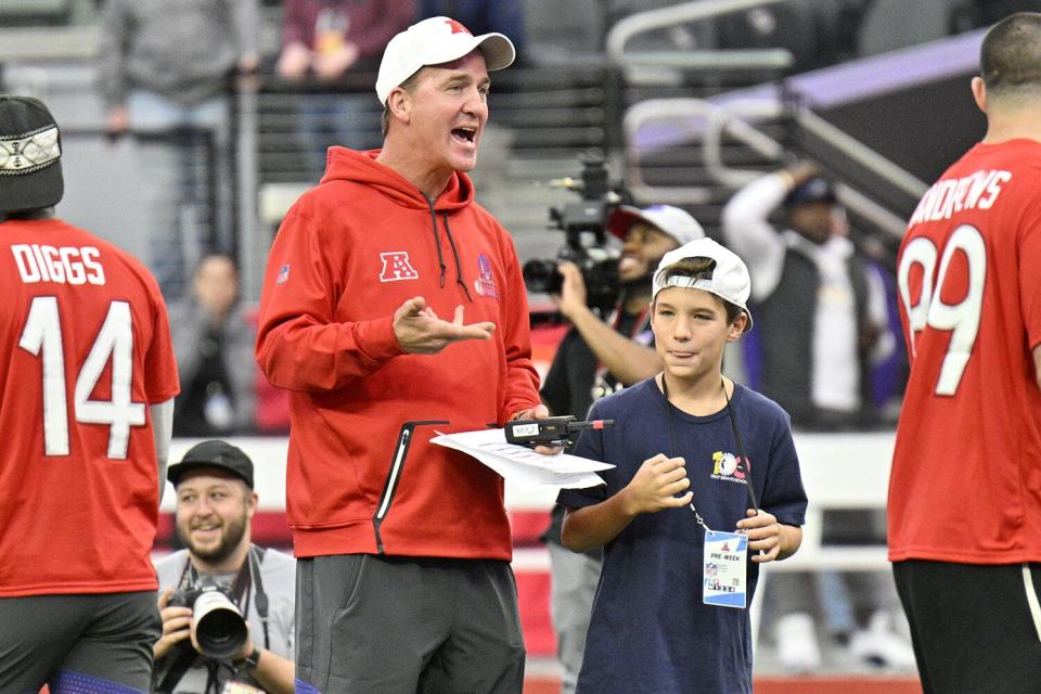 Coach Peyton Manning coaches his son Marshal Manning NFL Pro Bowl Game