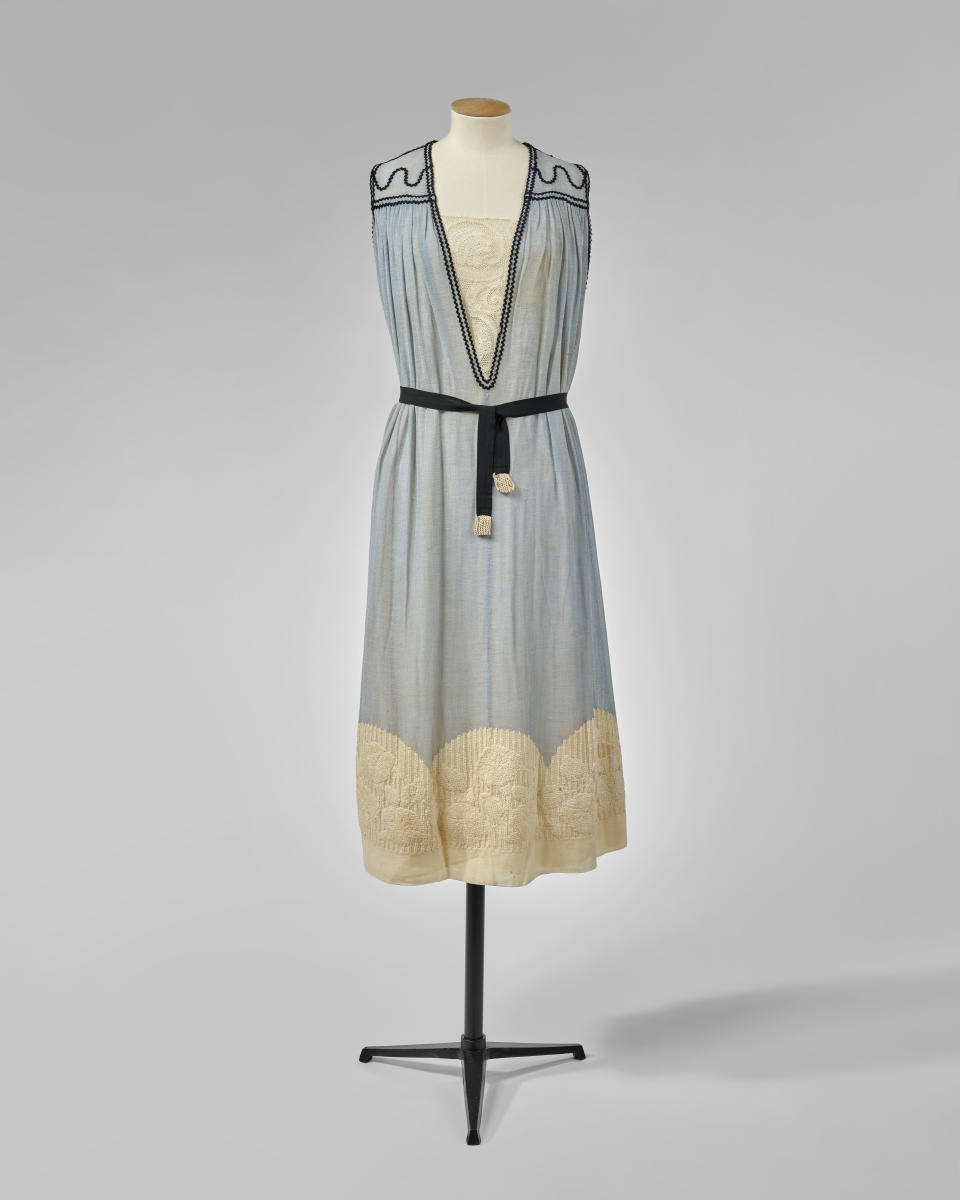 Paul Poiret, Delphinium (Titre donné par l'auteur), 1912. Palais Galliera, musée de la Mode de la Ville de Paris.