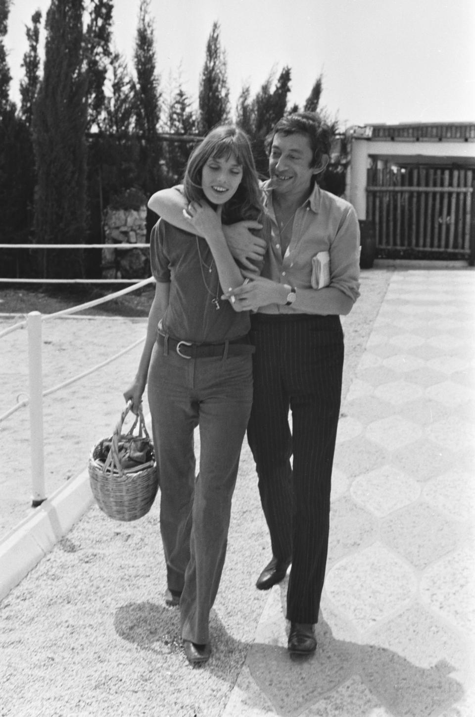 Jane Birkin with Serge Gainsbourg in 1970 along with her infamously chic basket bag.