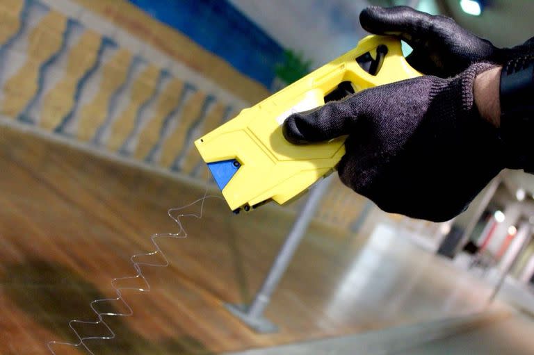 Las pistolas Taser serán utilizadas para grupos especiales de las fuerzas de seguridad federal