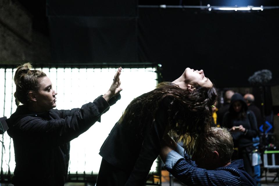 THE FIRST OMEN, from left: director Arkasha Stevenson, Nell Tiger Free, on set, 2024. ph: Moris Puccio / © 20th Century Studios / Courtesy Everett Collection