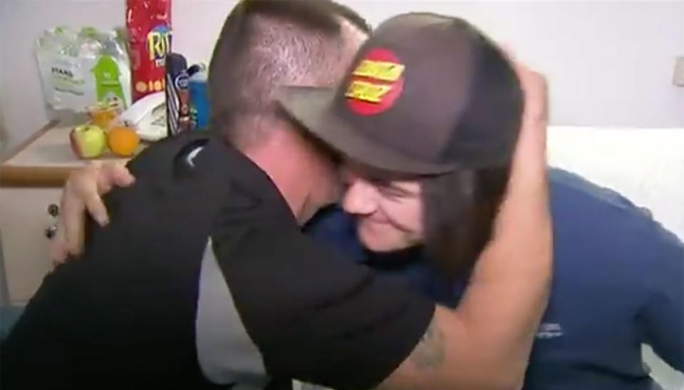 Liam’s dad Adam embraces him in hospital.. Source: 7 News