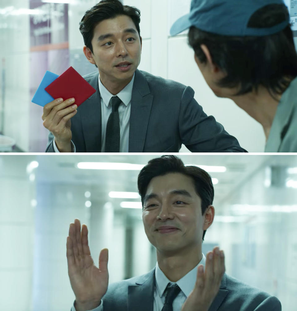 Gong Yoo's character clapping